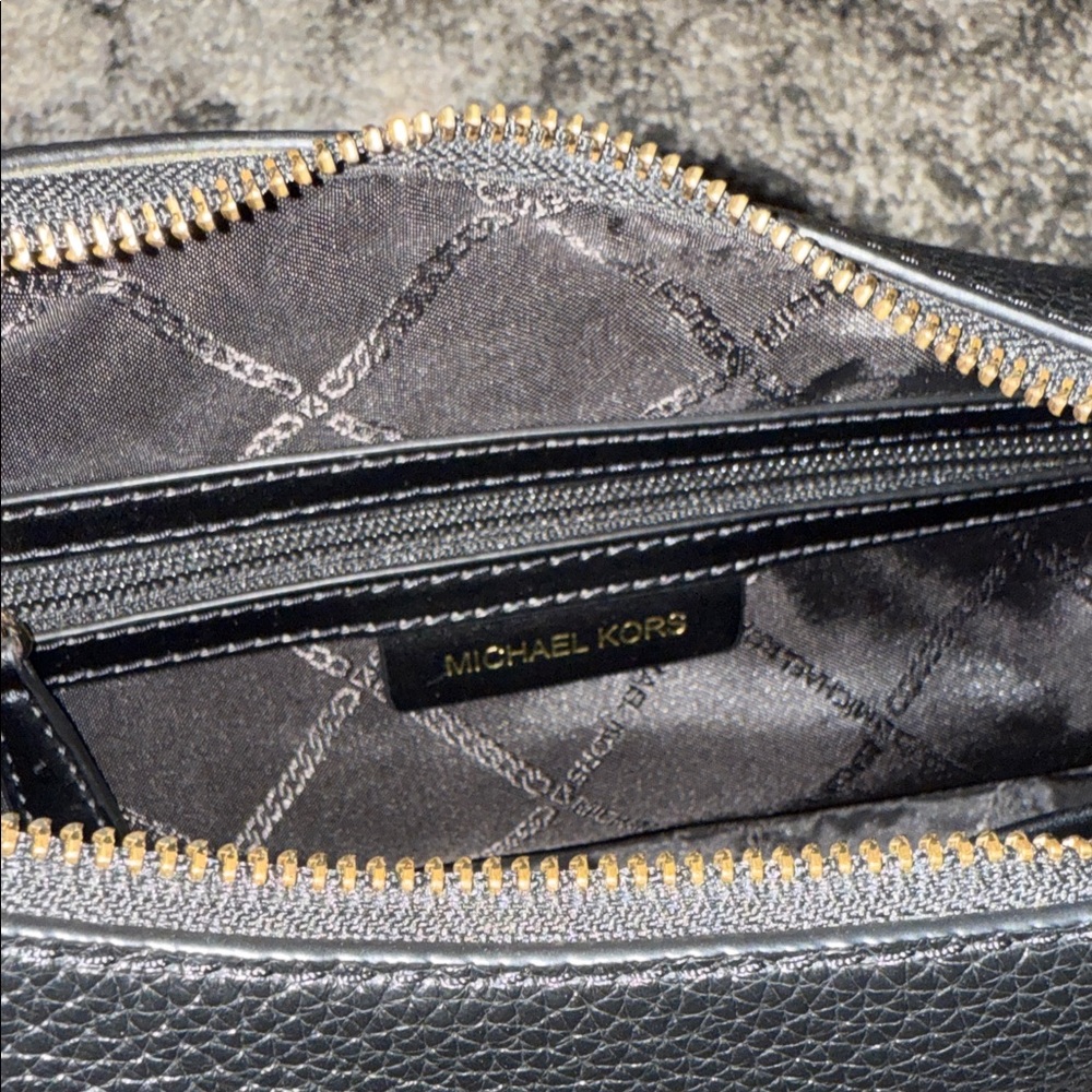 Michael Kors Black Shoulder Bag with Gold Chain - Picture 7 of 7